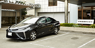 世界初の燃料電池車 MIRAI